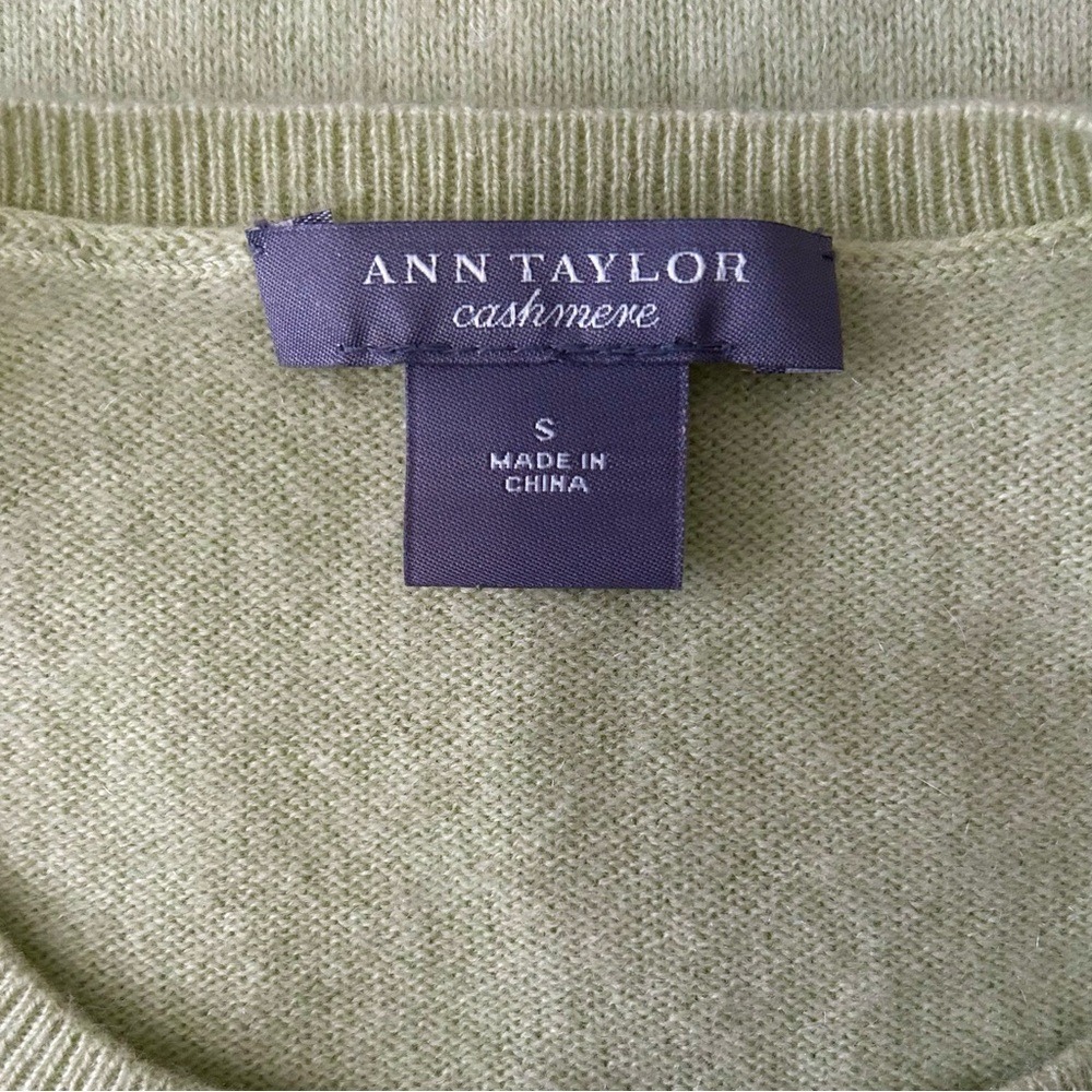 Ann Taylor Cashmere pistachio green small crewneck long sleeve sweater - Picture 5 of 6